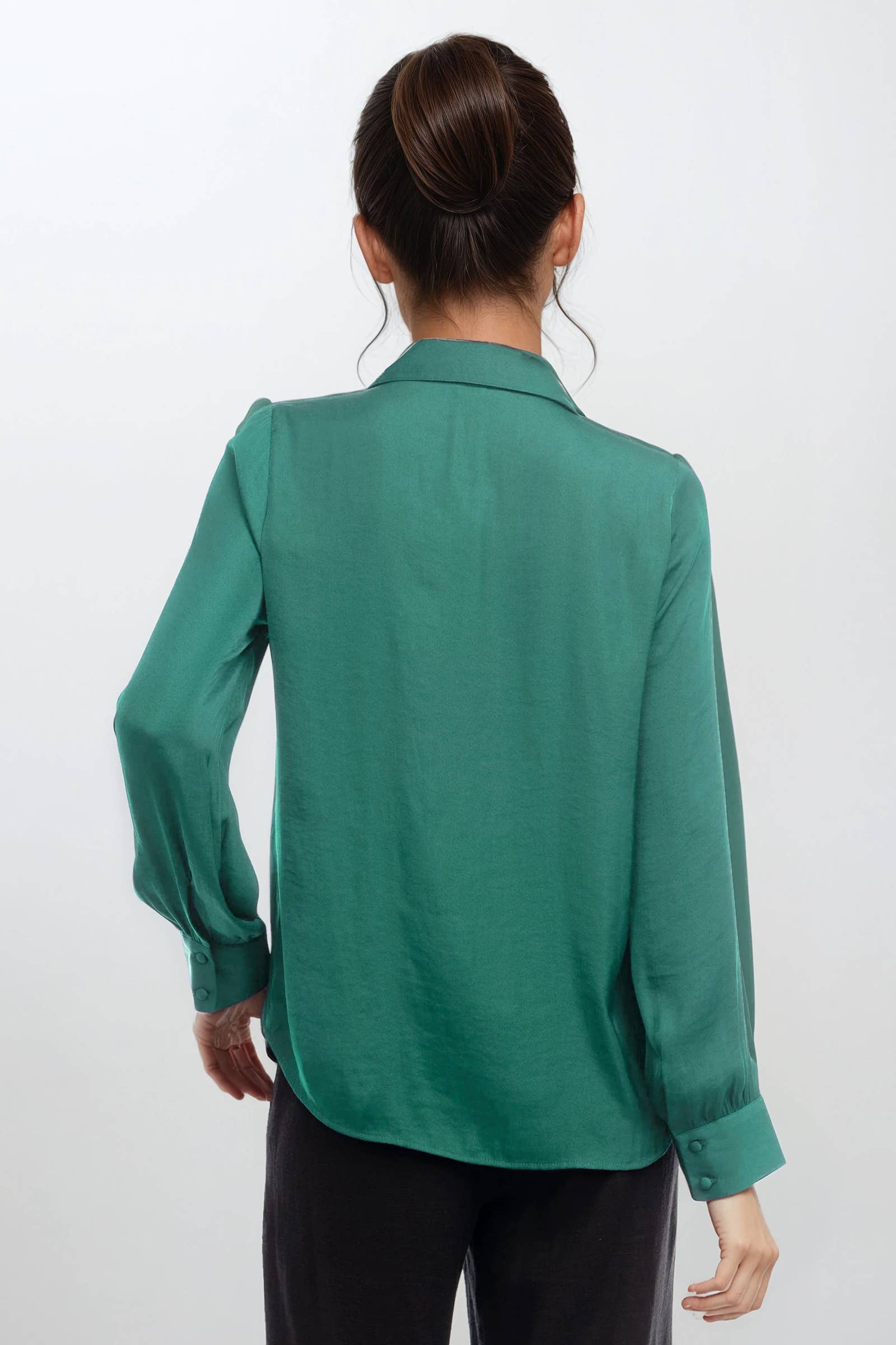 Naked Zebra - Vendita all'ingrosso Camicetta - Donna - Blusa Classica con Scollo a V e Bottoni - T1