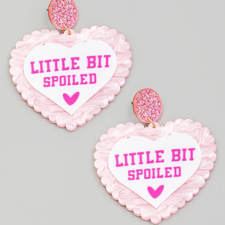 Pendientes colgantes con forma de corazón Little Bit Spoiled para venta al por mayor de The Looks by Fame Accessories