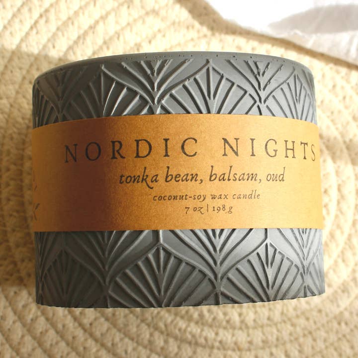 BOUGIE NORDIC NIGHTS (Rechargeable) pour la vente par Verthandi Botanical