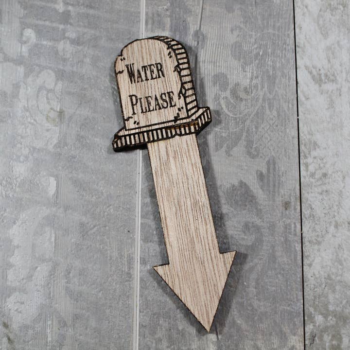 Raven Design – Großhandel Pfosten/Pfähle – Literally Dying — Gotischer Pflanzenpfahl aus Holz, 4-teiliges Set5