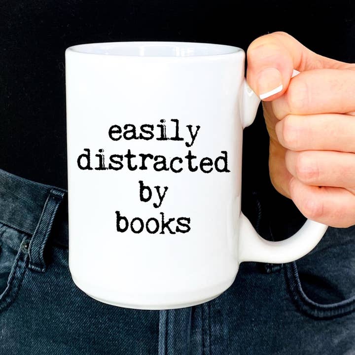 Facilement distrait par les livres, amoureux des livres, tasse de livre, bibliophile pour la vente par Mug and Mini