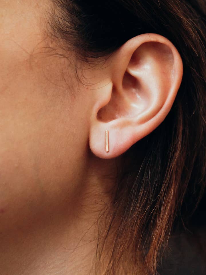 Pregos de barra mini, preenchimento de ouro 14K por atacado de Hannah Naomi