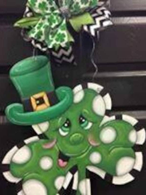 Sankt Patricks dag--Klöver med hatt för wholesale av Chelle Belle's Creations