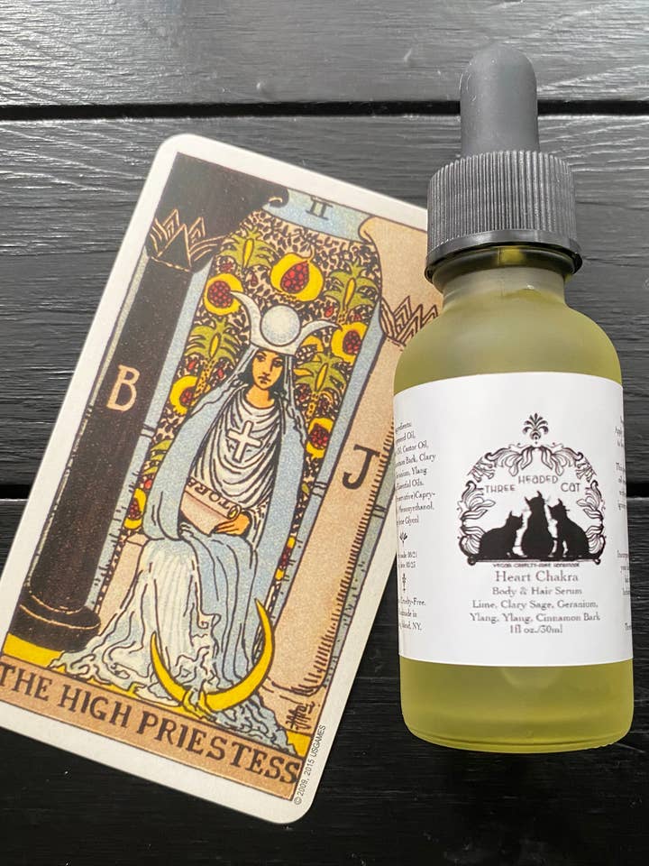 Sérum pour le visage au chakra du cœur pour la vente par Three Headed Cat
