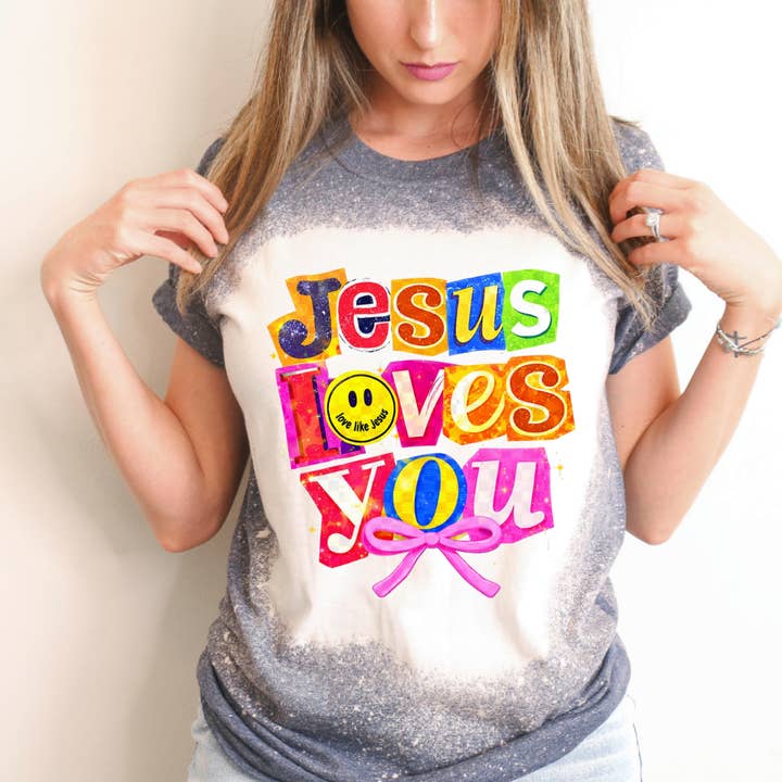 Camiseta de San Valentín desteñida "Jesús te ama" para venta al por mayor de Hello Gorgeous Apparel