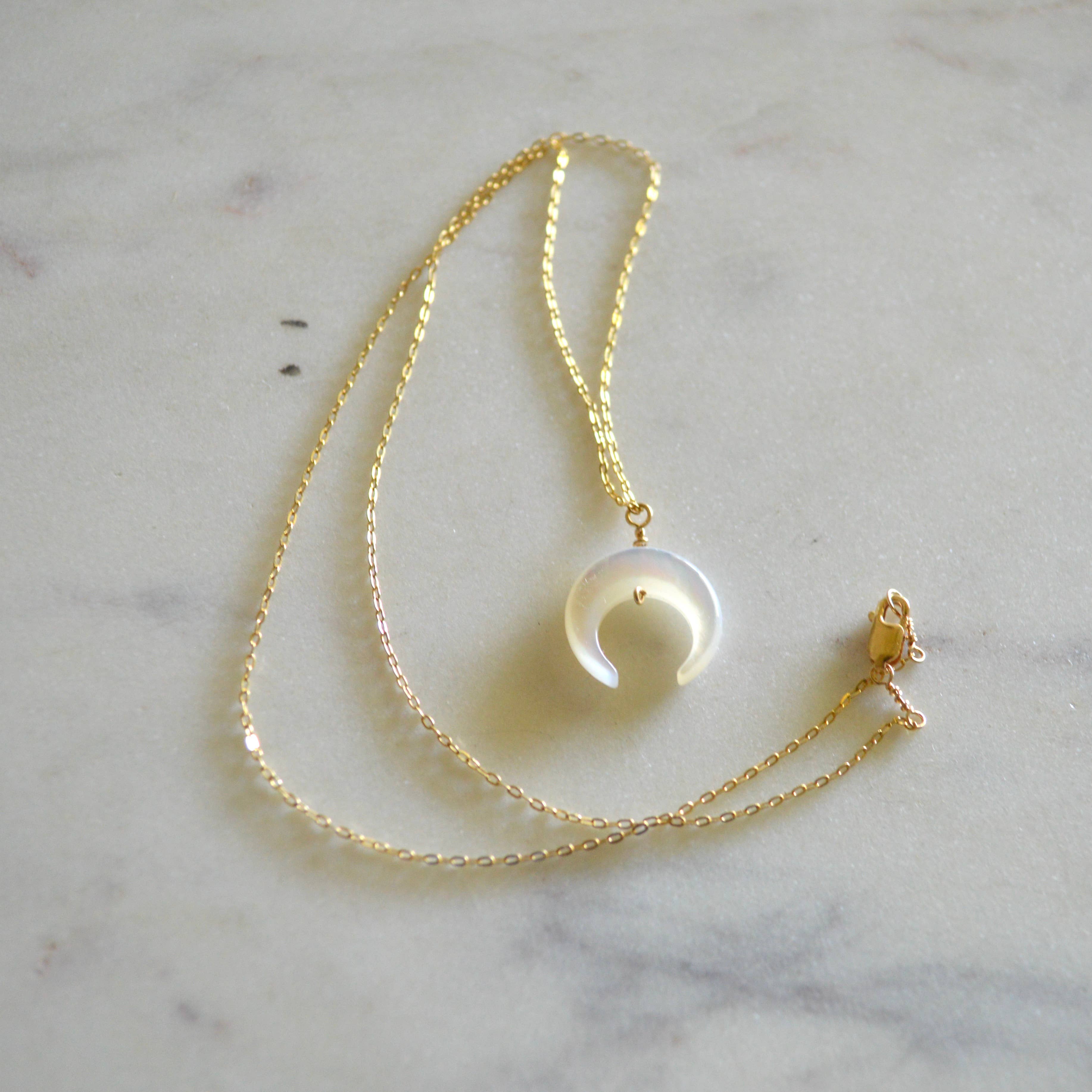 Salty But Sweet - Venta al por mayor Collares con colgantes/abalorios - Collar de madreperla con forma de media luna0