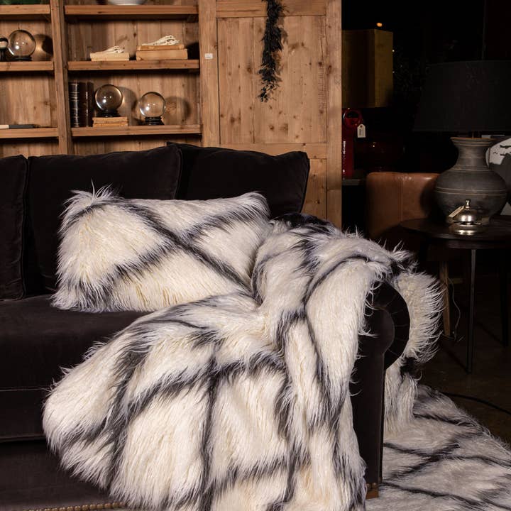 The Eurobaby Company - Wholesale Area Rug - LUZIO Diamond Tibet Vegan Faux Fur Rug 27.5x47.24