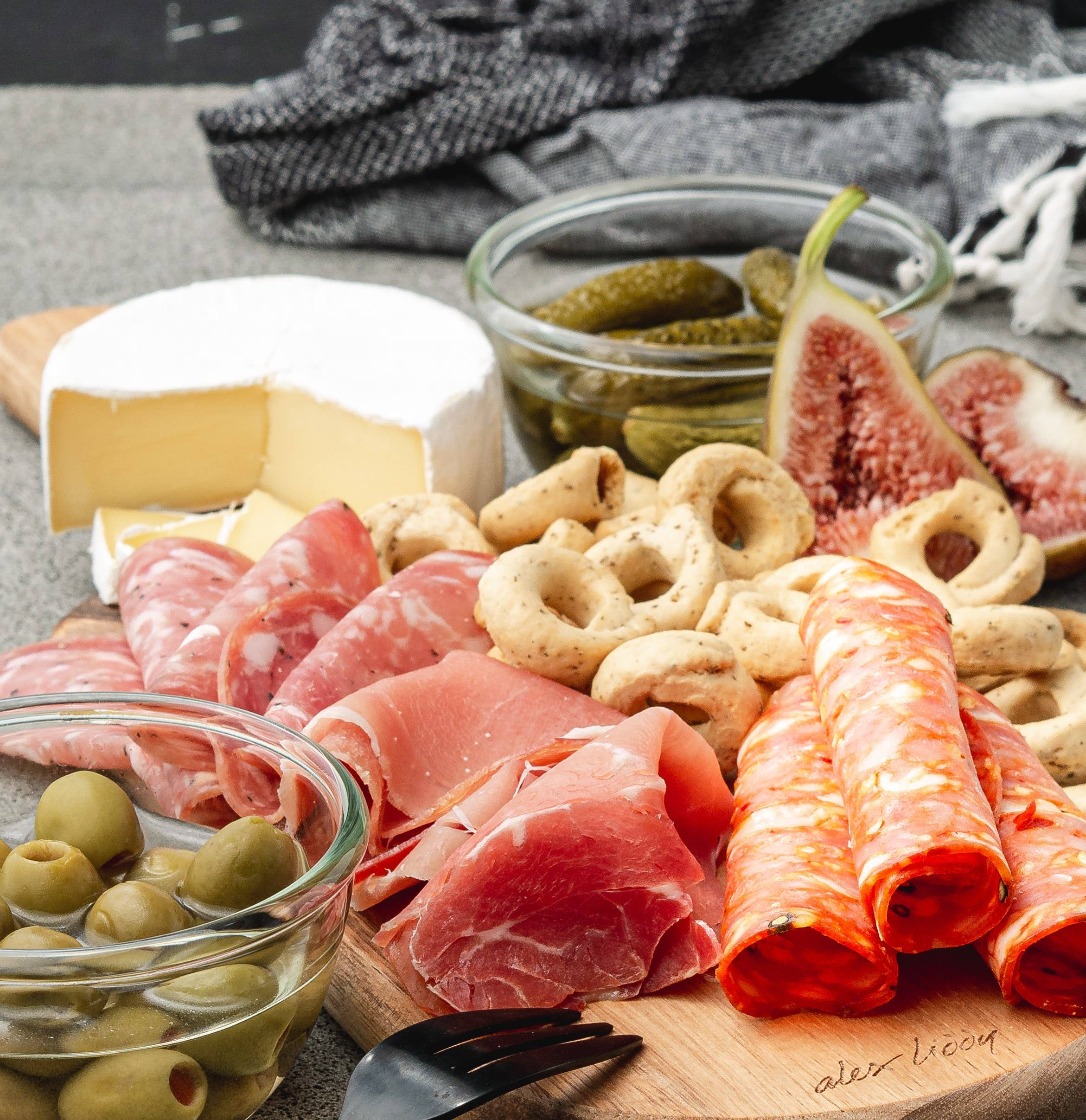 Continental Taralli Biscuits - Wholesale Crackers - TARALLINI - Olive Oil & Fennel Seed- Vegan (125g)1