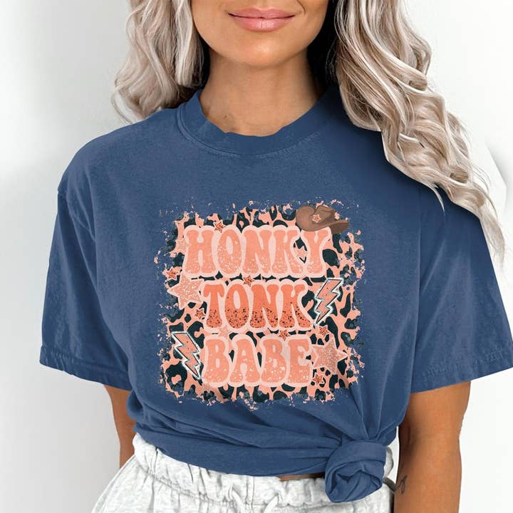 Honky Tonk Babe Comfort Colors Shirt, Western Cowgirl Shirt, Honky Tonk Shirt, Country Concert Shirt, Biertrink-Shirt für Sie, Übergröße für den Großhandel von Johnny and June Tees