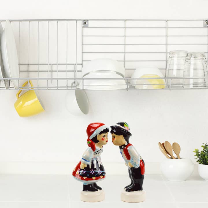 European Heritage Gifts - Wholesale Salt & Pepper Shaker Set - Ceramic Salt & Pepper Czech Couple1
