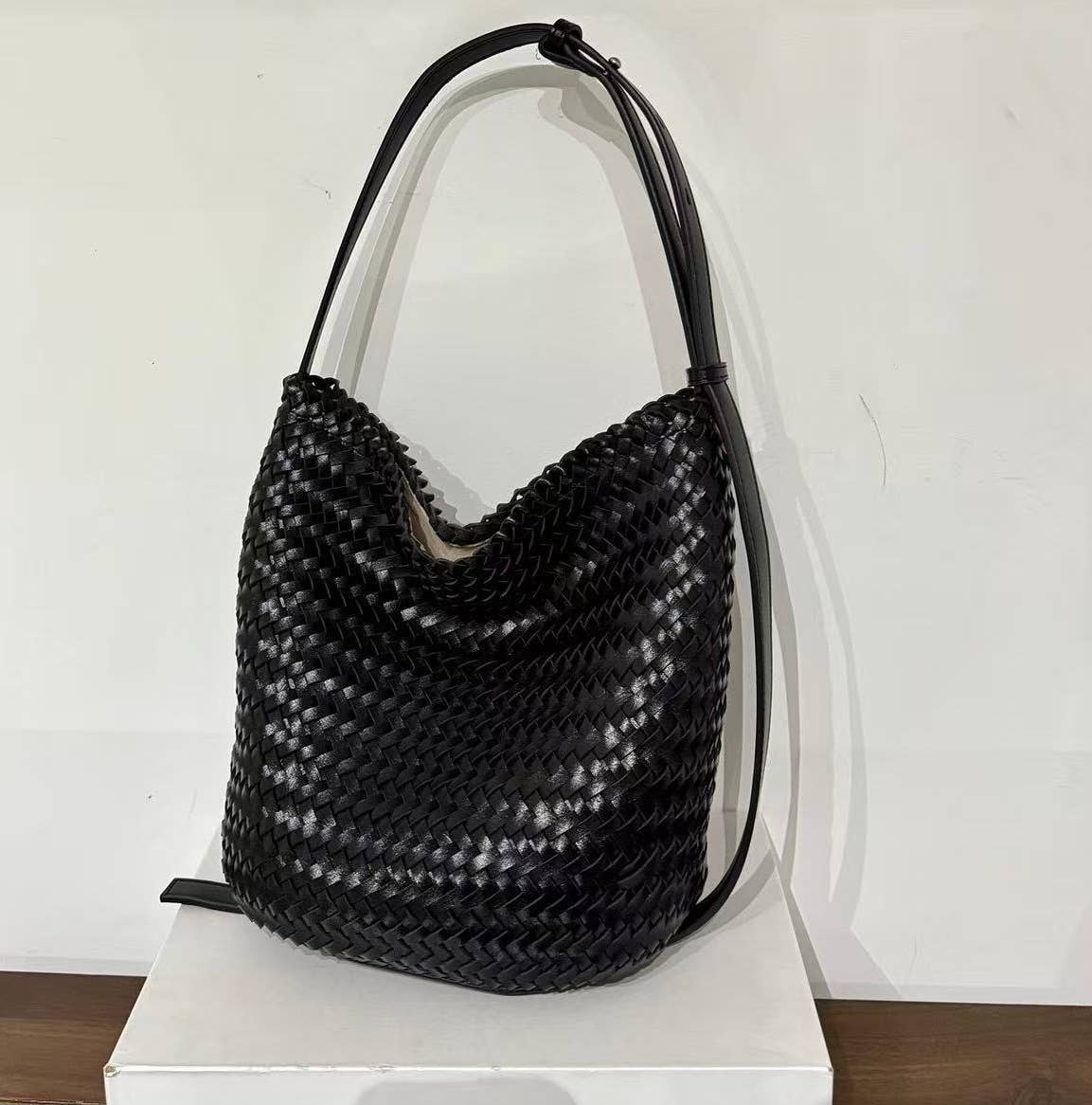Sook Stainable - Vendita all'ingrosso Tracolla - Donna - Borsa a tracolla intrecciata a secchiello in pelle15
