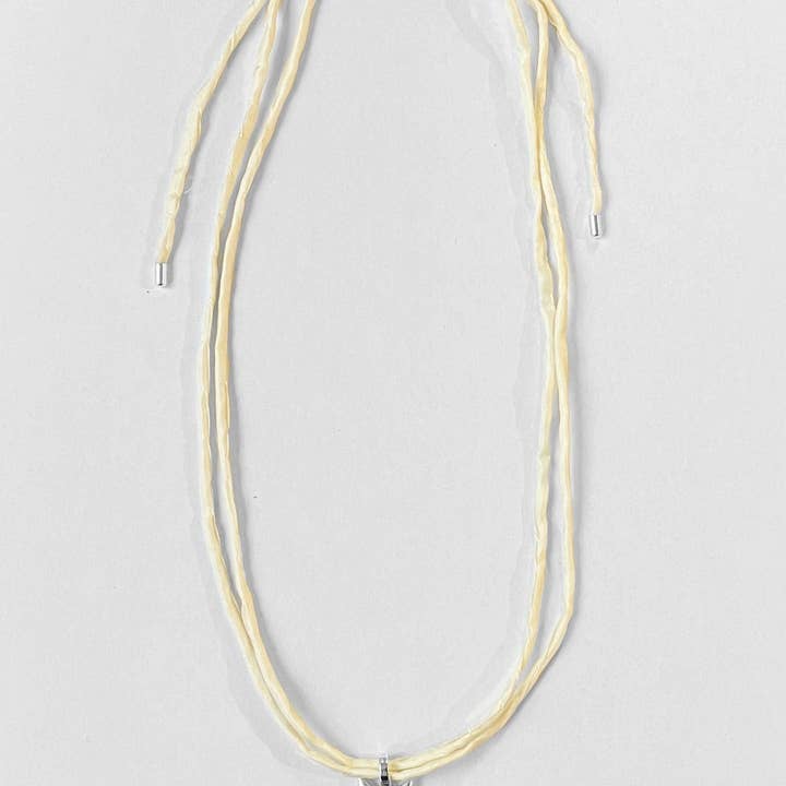 Pendentif Etoile de Mer sur Soie Sauvage pour la vente par Kara Yoo