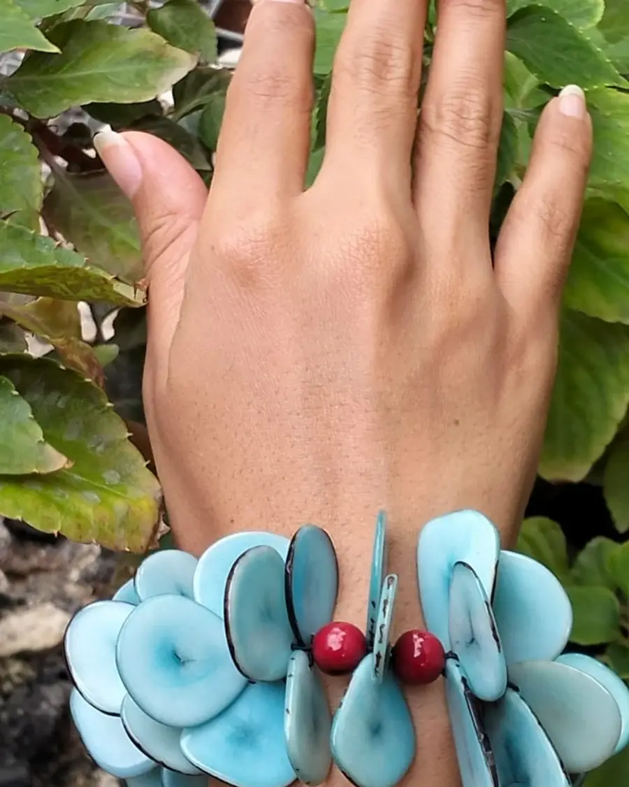 Organic jewelry by Allie – Großhandel Perlenarmband – Oahu Lei-Stil Tagua-Armband Insel-Strand-Schmuck2