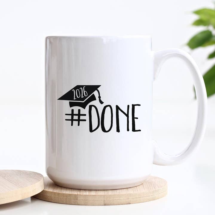 #Fatto Tazza Classe del 2026, Regalo di Laurea per la vendita all'ingrosso da parte di Heart & Willow Prints