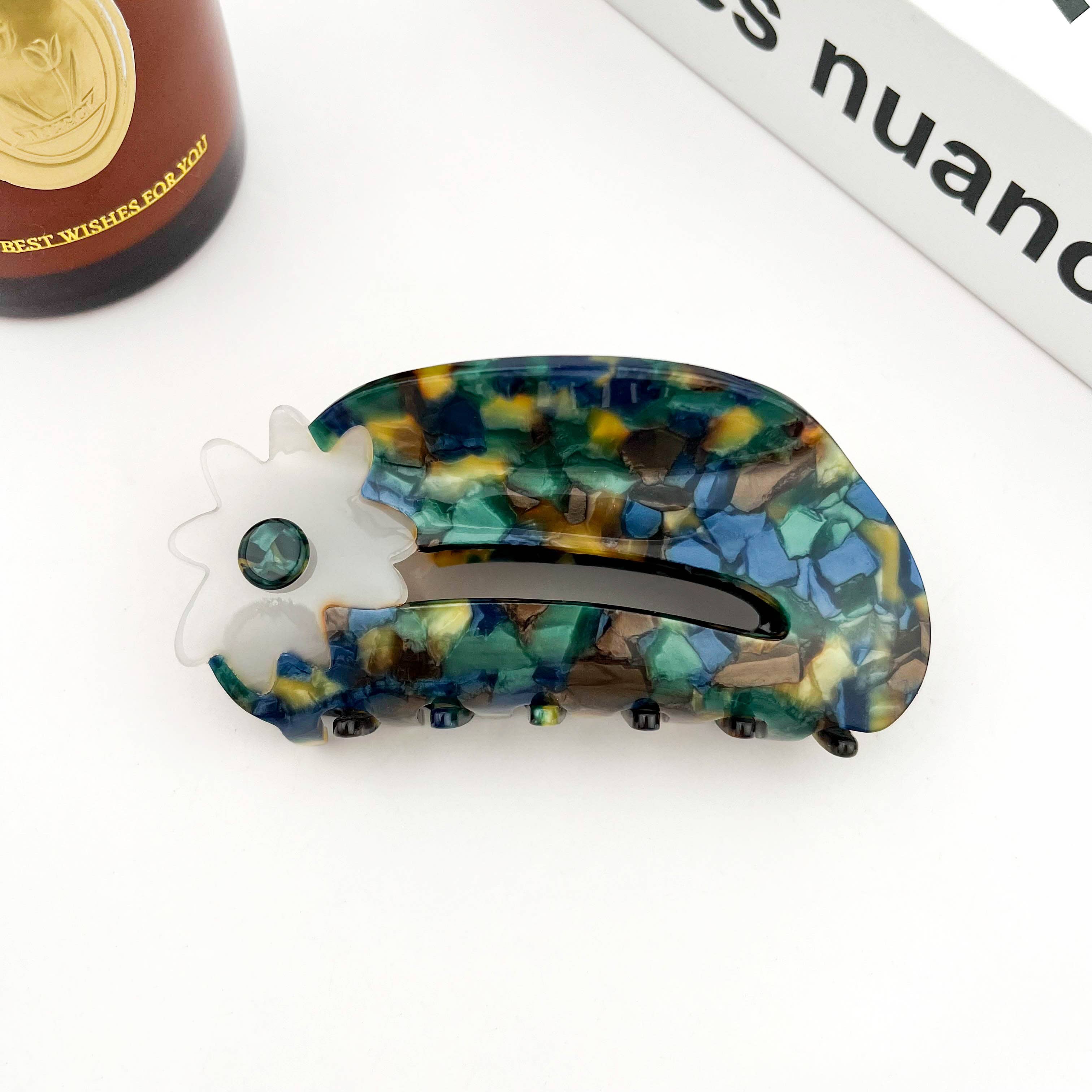 TheDivaSoap - Wholesale Hair Clip - Women's - Acetate Hollow Green Flower Hair Claw1