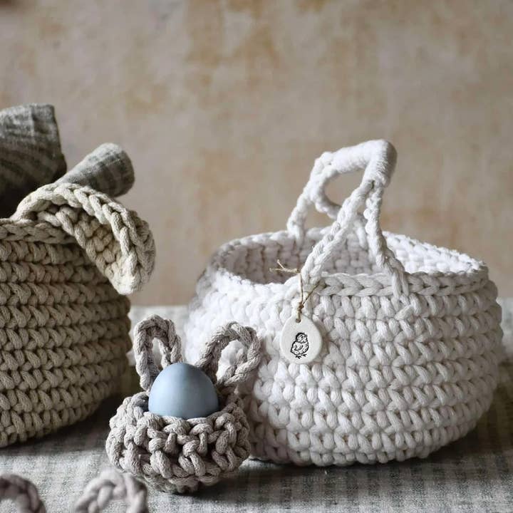 Zuri House - Wholesale Decorative tabletop object - Easter SET: 5 easter baskets and 10 egg cups 0