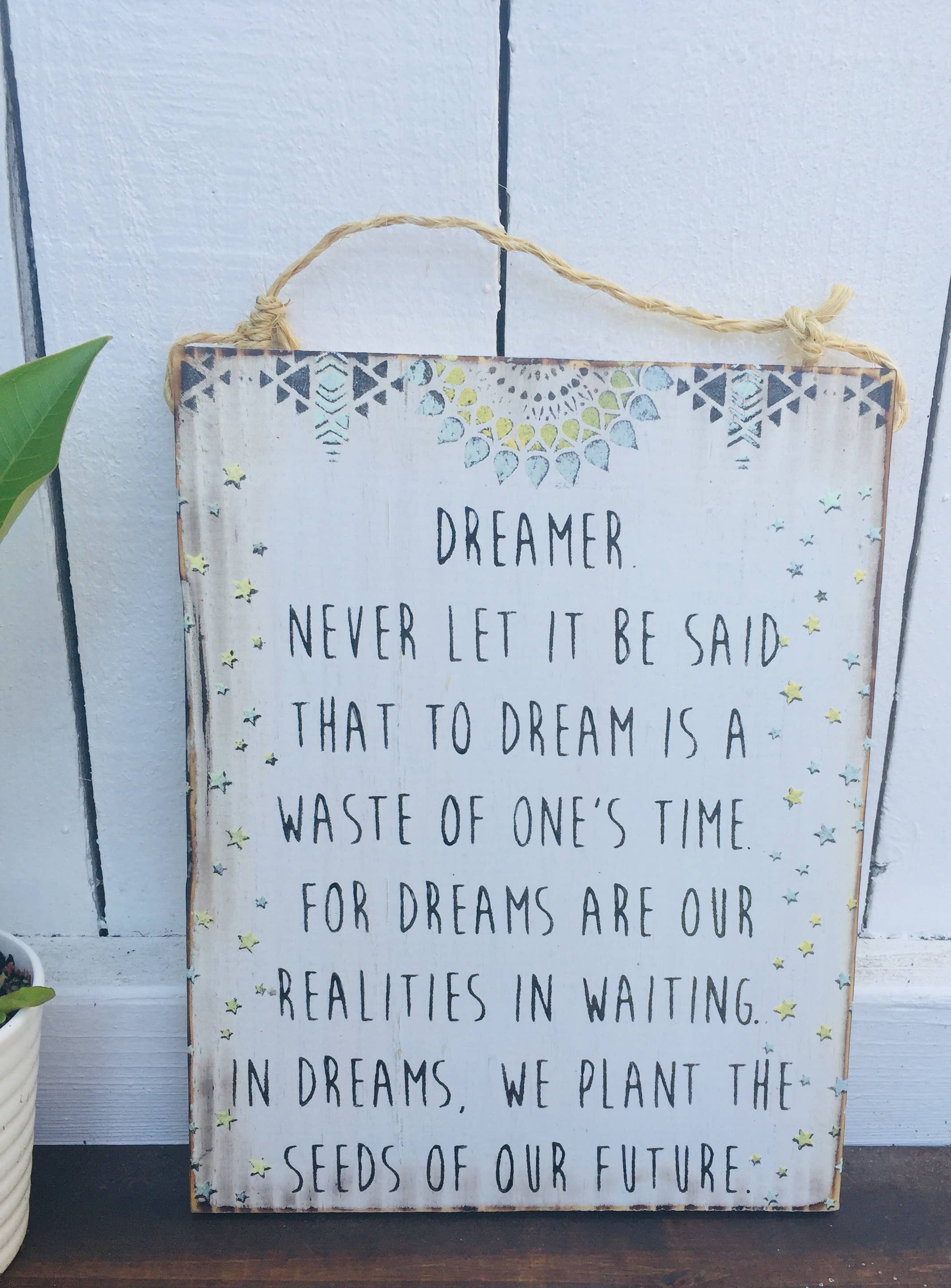 Mahalo Market - Wholesale Sign - Dreamer Quote Wood Sign3