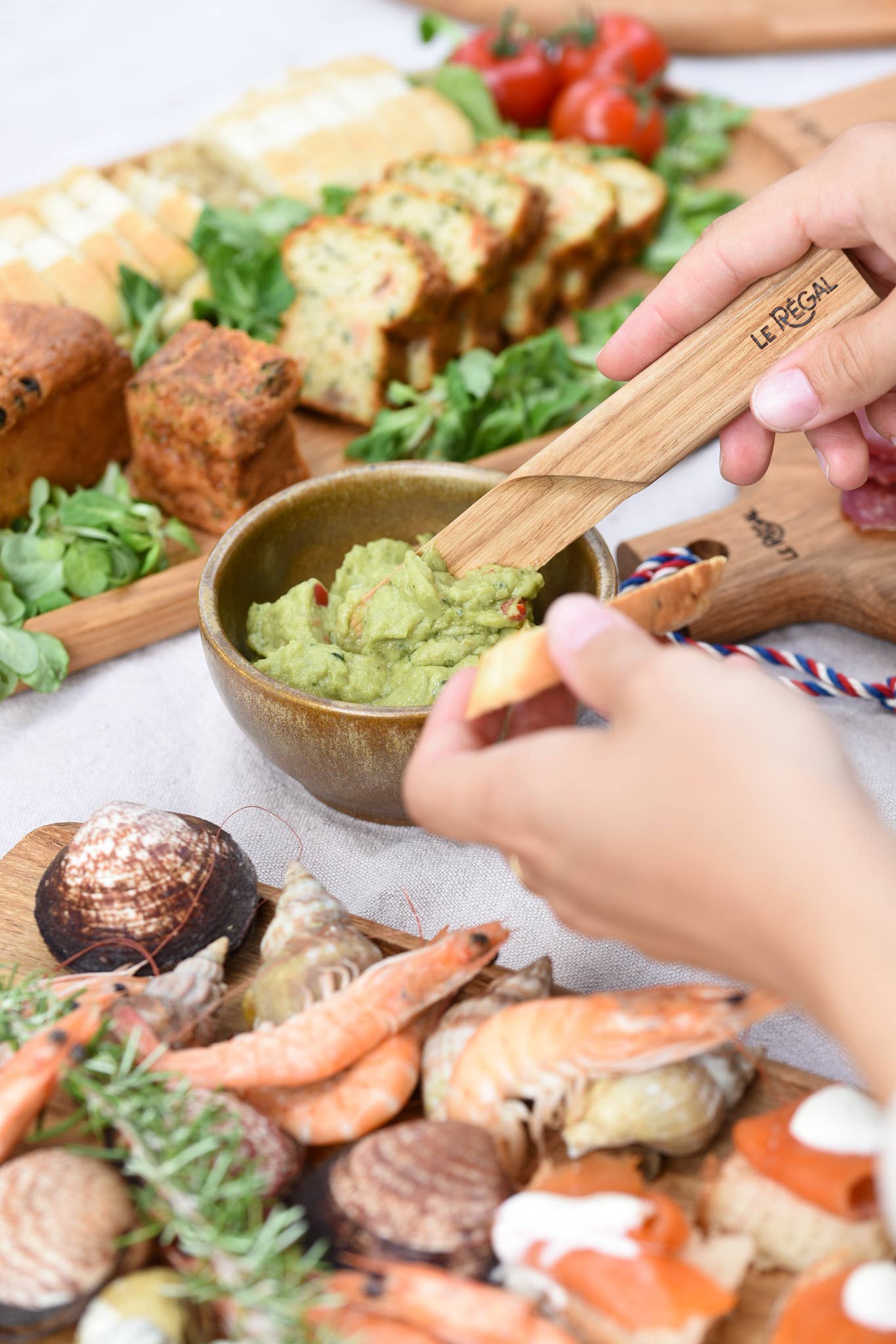 LE RÉGAL - Vendita all'ingrosso Coltello da formaggio - Spatola in rovere francese minimalista1