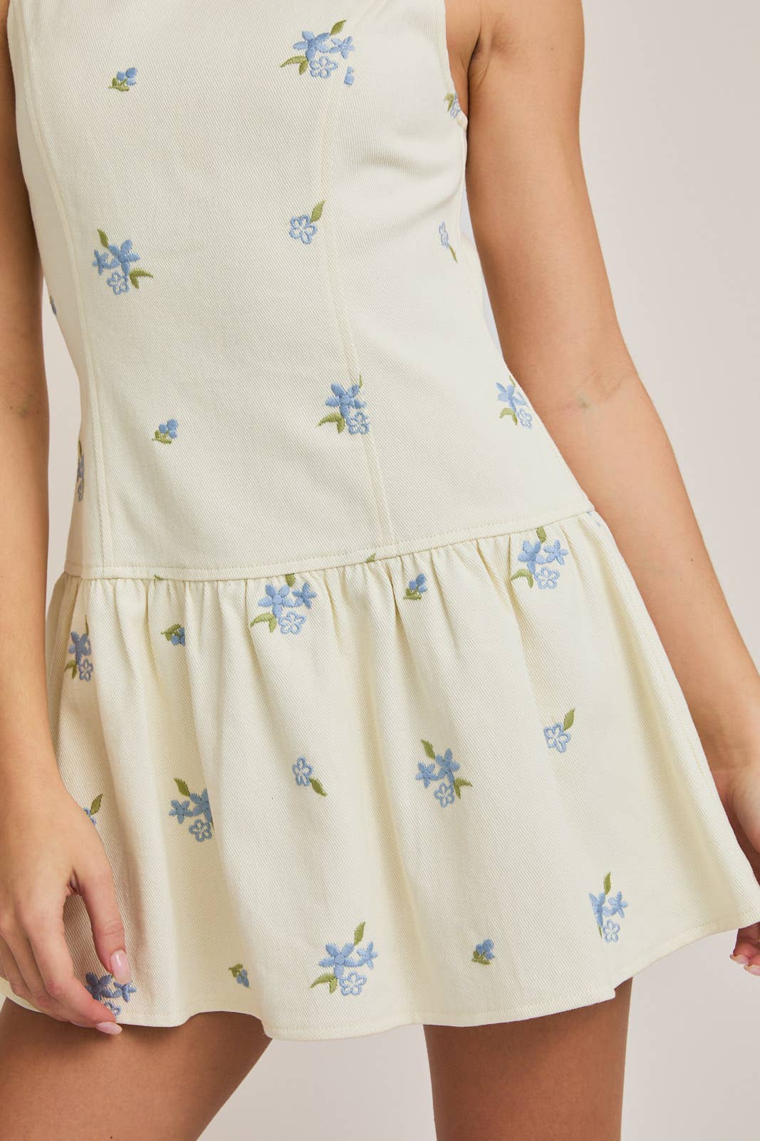 LE LIS - Wholesale Dress - Women's - EMBROIDERED SLEEVELESS SHIFT DRESS9