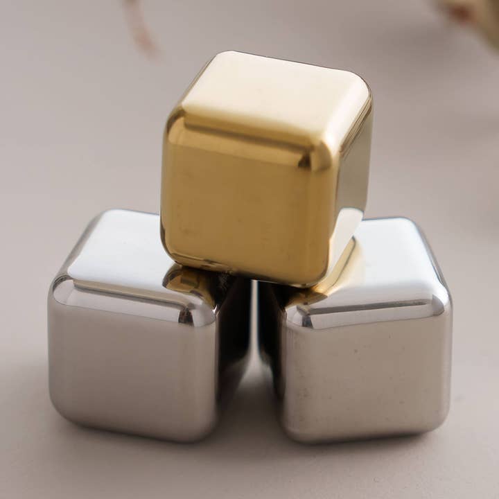 Dés en métal (argent) pour la vente par Avadir and Co