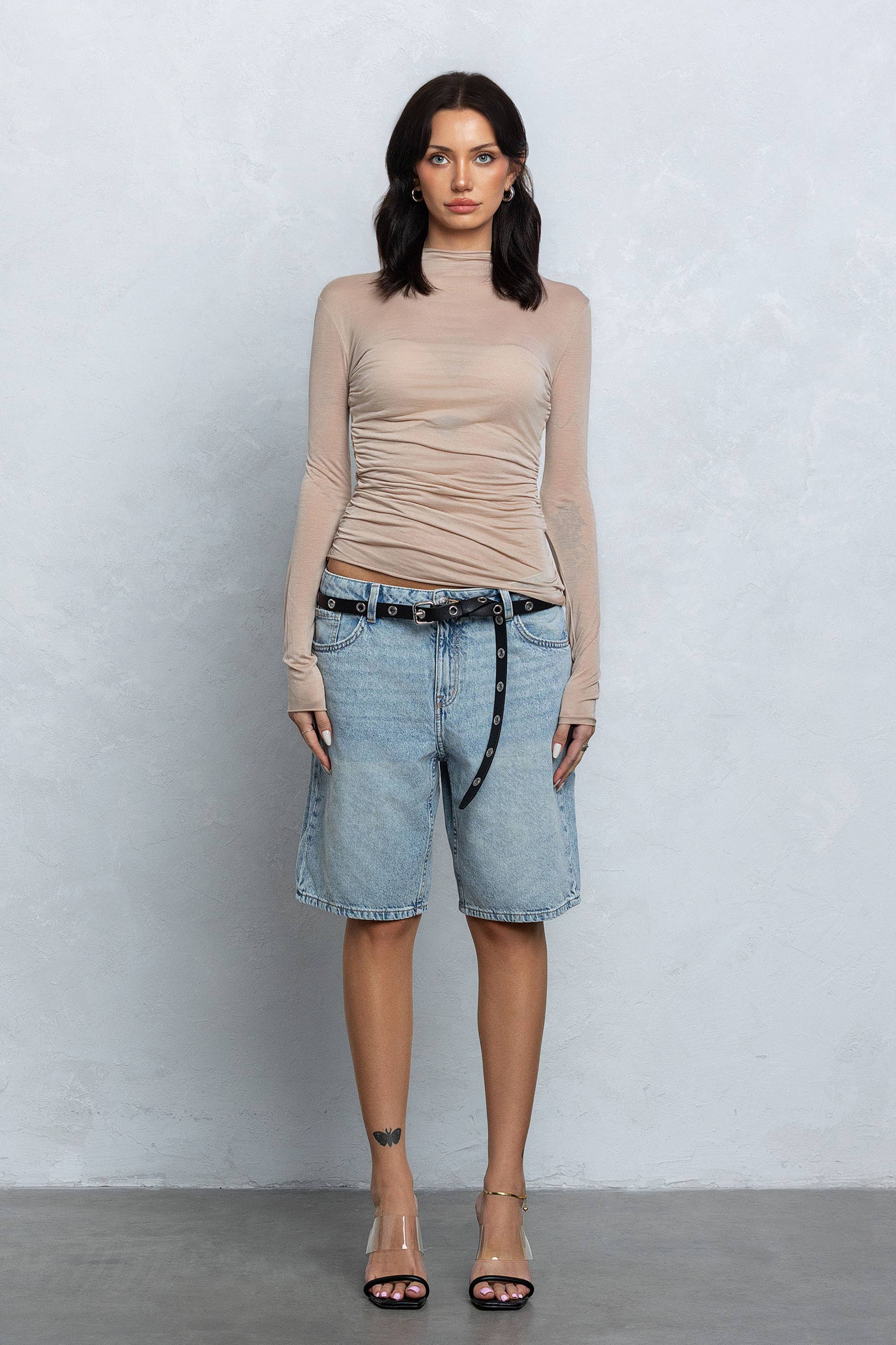 No Vacancy – Engroshandel Bluse - Dame – Gennemsigtig langærmet top med rynket hals1