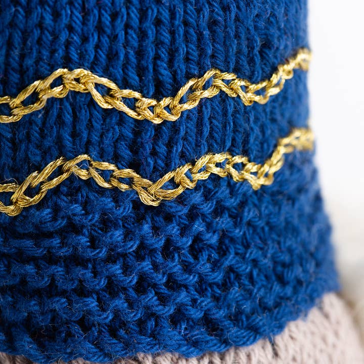 Wool Couture Company – Großhandel Bastelset – Bailey Nussknacker, einfaches Weihnachts-Strickset6