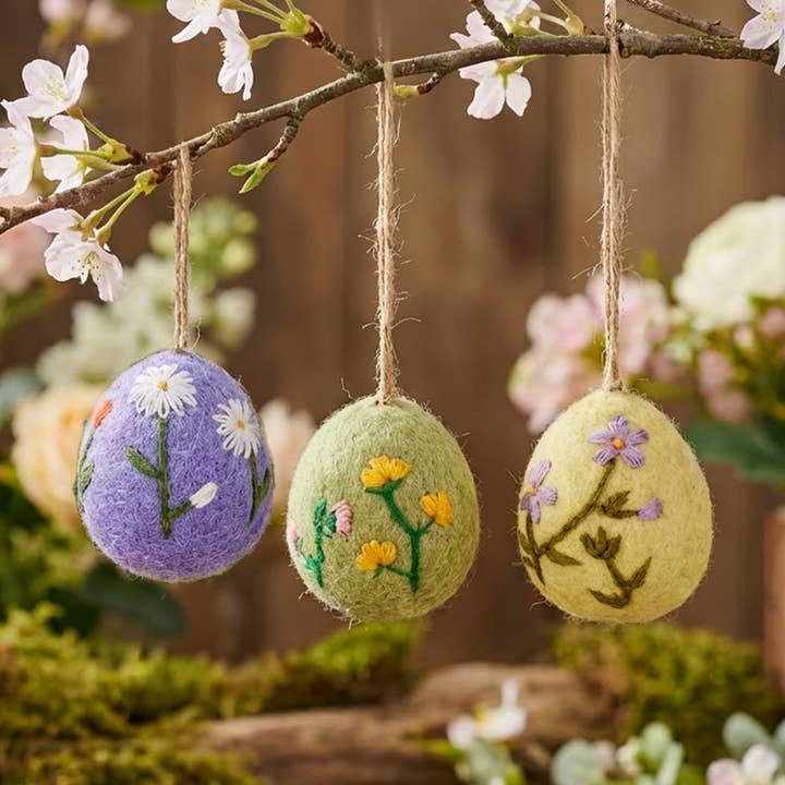 Set van 3 handgeborduurde paaseieren van vilt als decoratie voor wholesale door Felt So Good