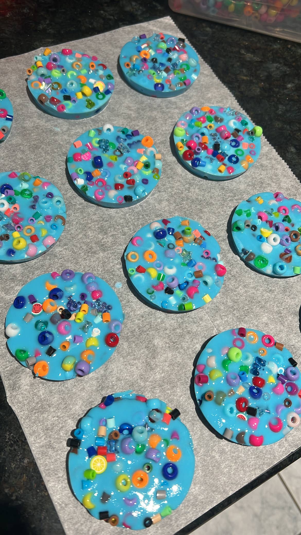 The Cozy Tangerine – Engroshandel Klistermærke – Genanvendelig picky pad | Sansestimulerende legetøj til hud- og hårplukning2