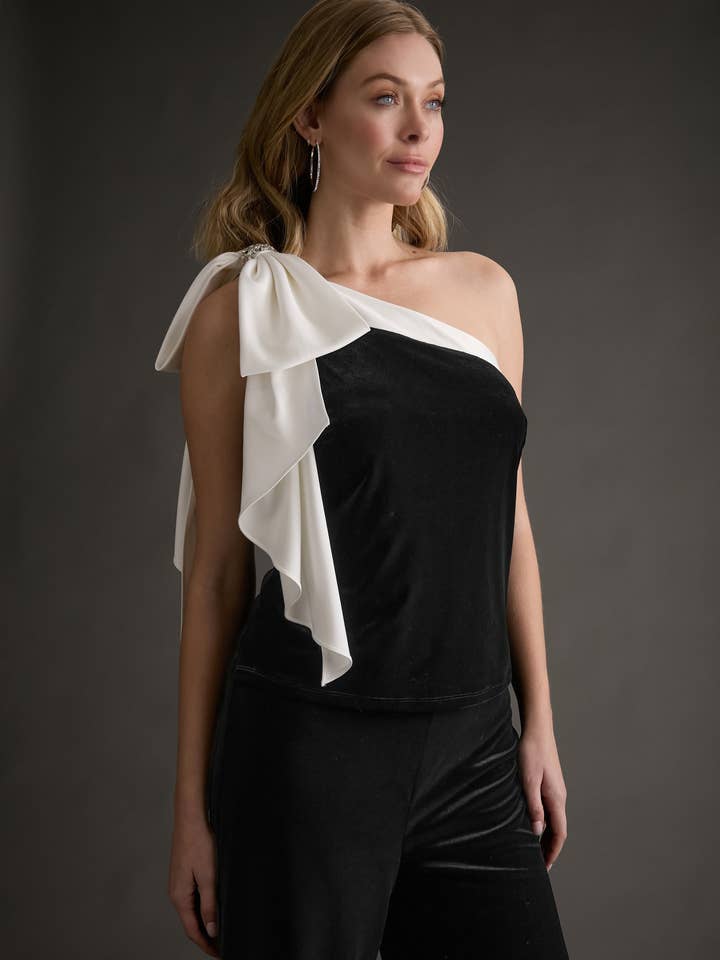 LAZO DE SATÉN DRAPEADO DE UN HOMBRO CON ADORNO DE MEDIOS MIXTOS para venta al por mayor de Maggy London Group