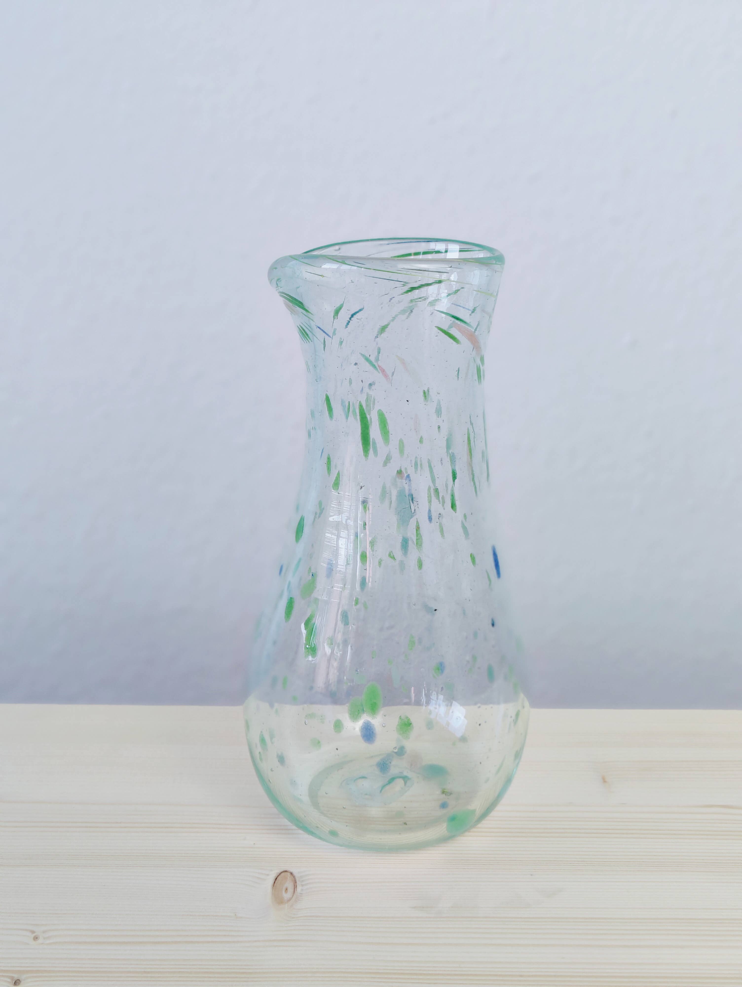 SOLOKO - Vente Carafe - Carafe en verre recyclé soufflé bouche | Verrerie colorée1