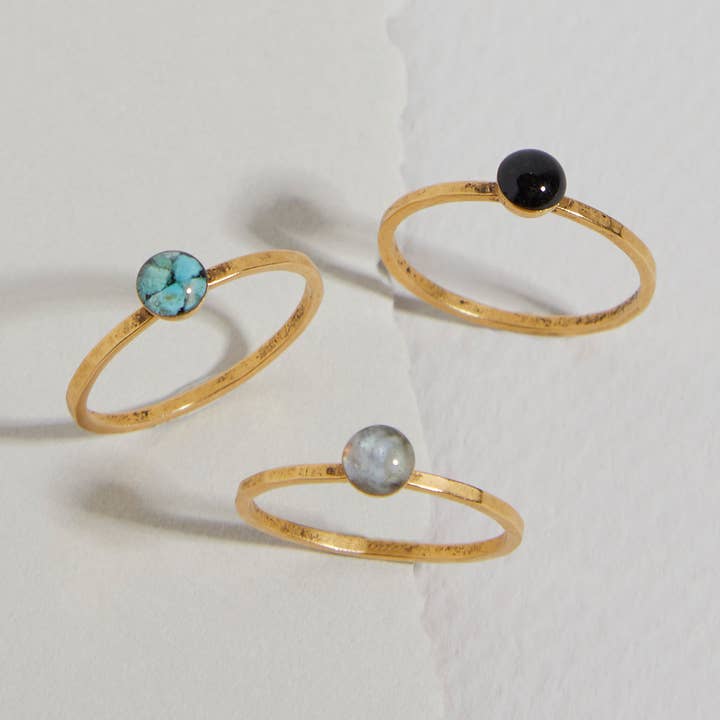 La petite bague d'empilage pour la vente par Cameoko