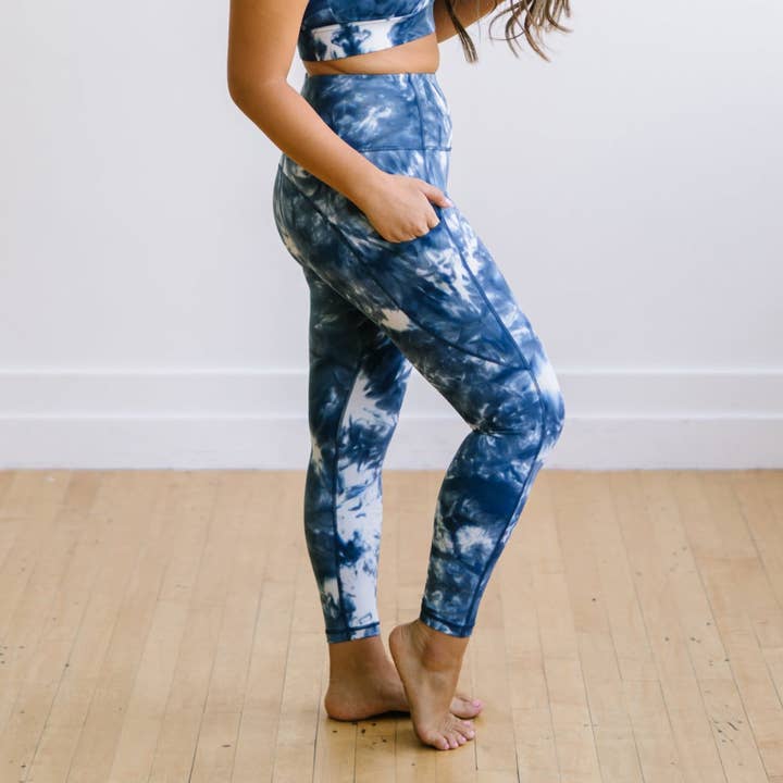 Leggings Inspire - Navy Tie Dye | MT SPORT per la vendita all'ingrosso da parte di Maven Thread
