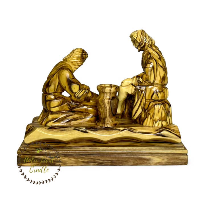 Jésus en bois d'olivier lavant les pieds des disciples sculpté à la main pour la vente par Holy Land Cradle