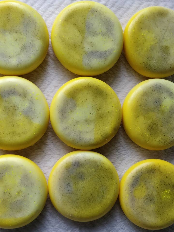 Peren-druppels Puimsteen Bar Voedende Zeep Bars voor wholesale door Witchy Wednesdays