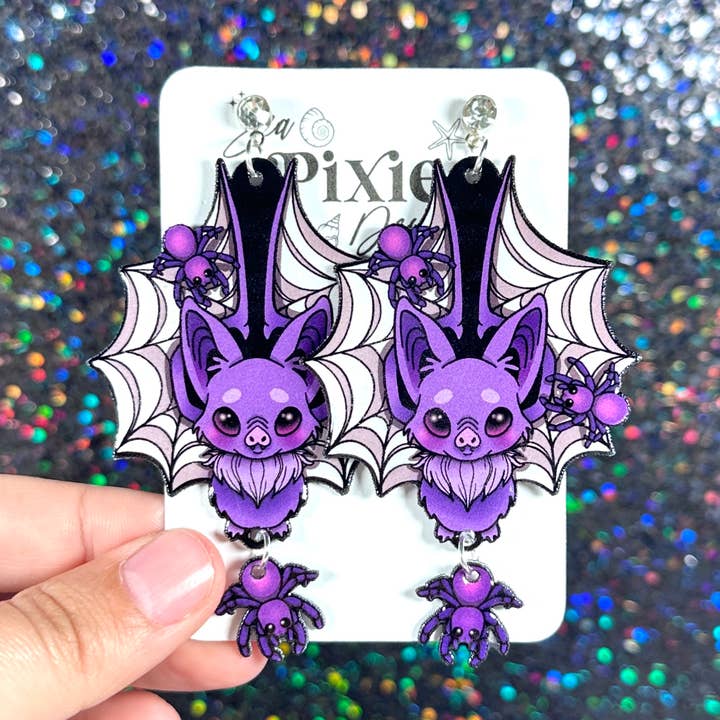 Orecchini Pendenti di Halloween con Pipistrelli e Ragnatela, Spaventosi e Carini per la vendita all'ingrosso da parte di Sea Pixie Designs