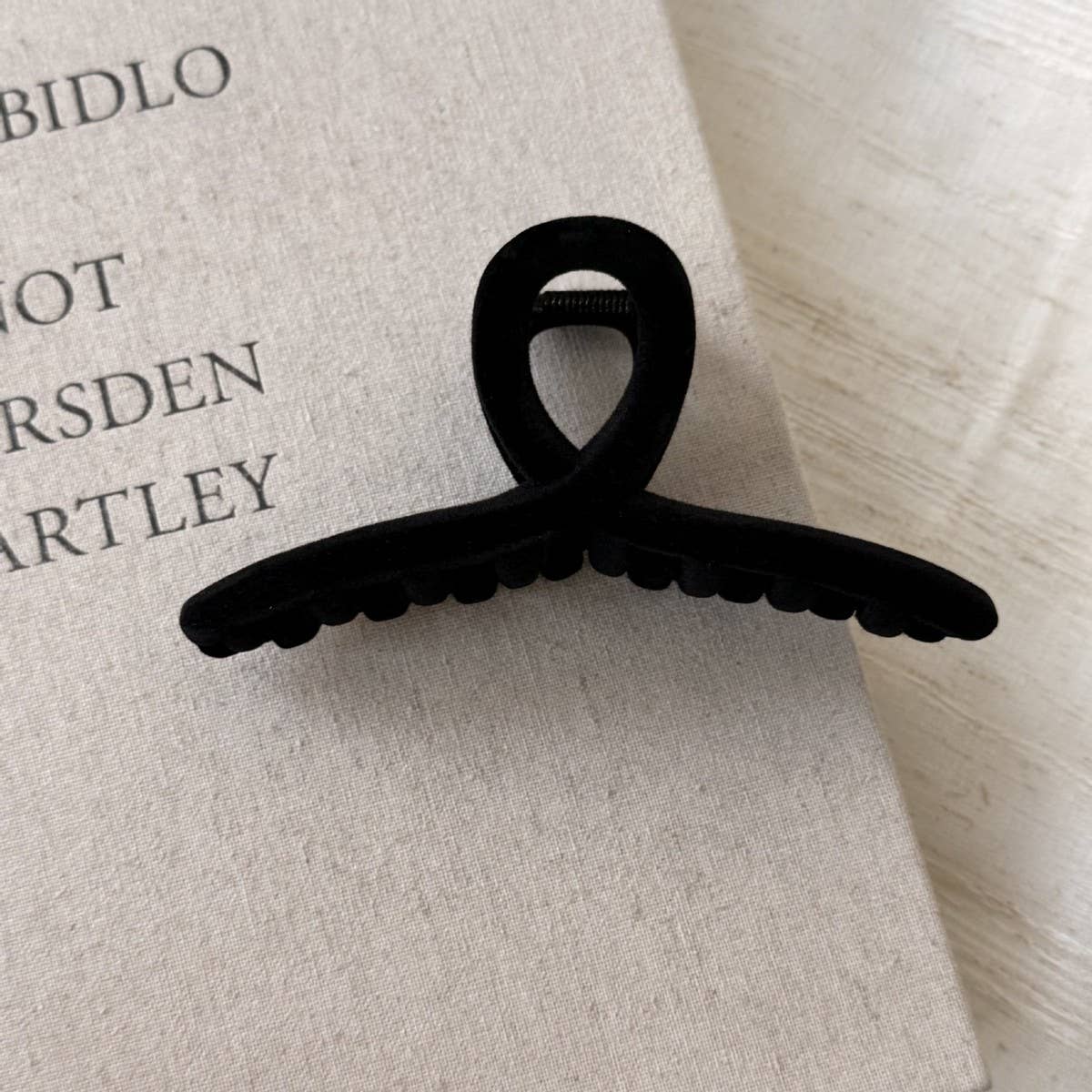 ACCITY - Wholesale Hair Clip - Women's - Velvet Cross Claw Clip Vintage Hair Accessory_CWAHA077622