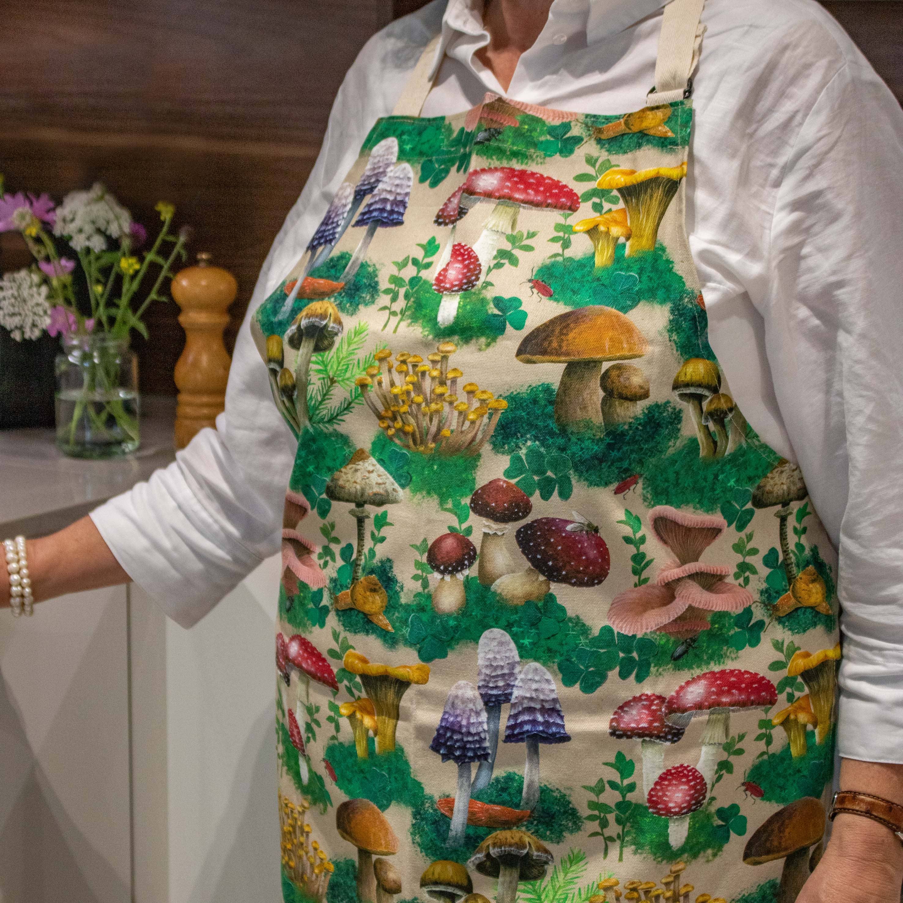 AMPellegrini Art & Design - Wholesale Apron - Adult apron with mushroom pattern / Printed fungi apron2