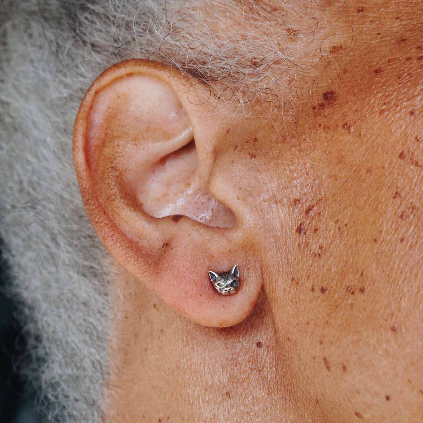 Nina Designs – Brincos de pino por atacado – Brincos 3D em Prata de 1ª Lei ou Bronze com Cabeça de Gato 6x7mm2