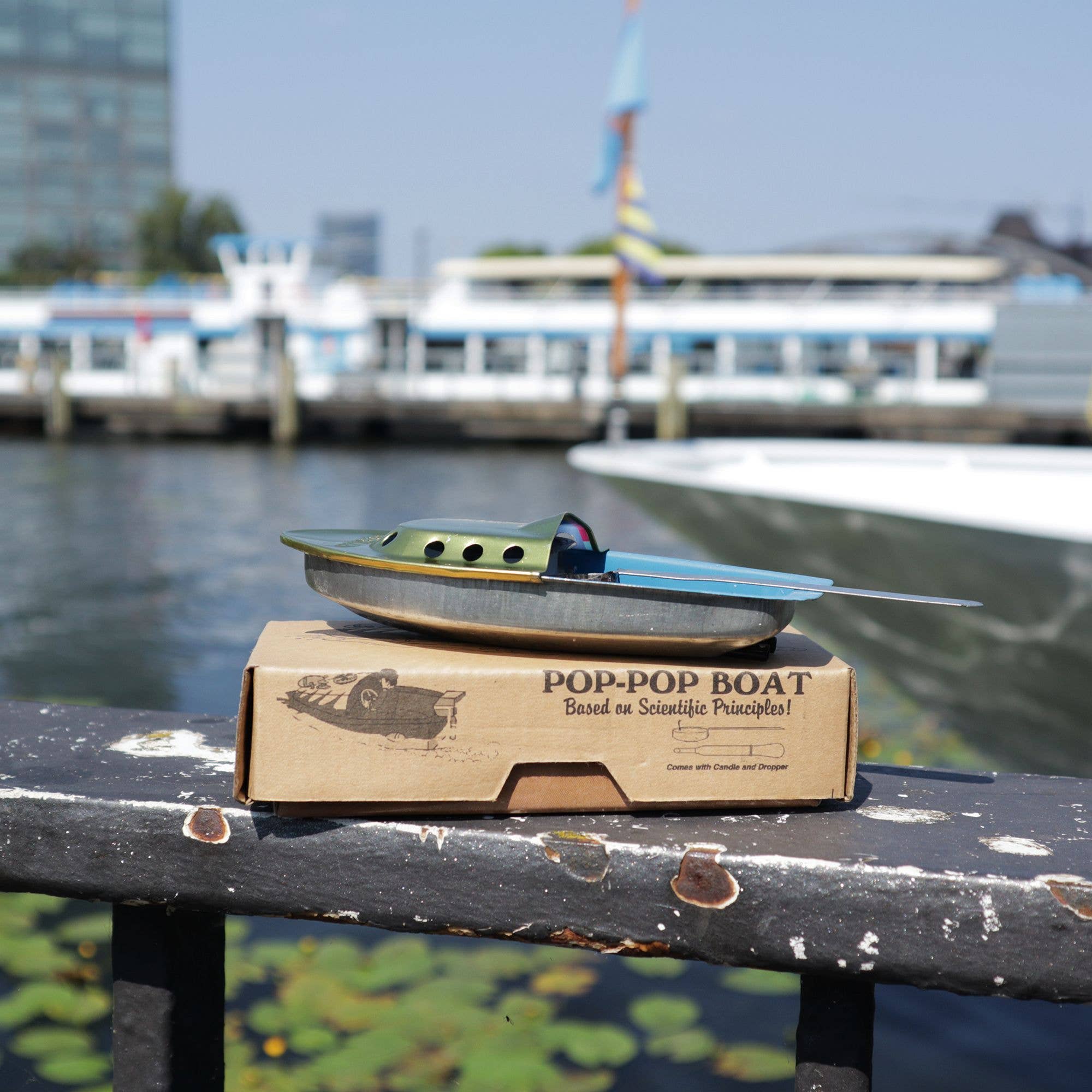 Tribal Trade GmbH - Wholesale Classic Toy - Kids - Tin toy candle boat Berlin gold light blue. Pop Pop Blech6