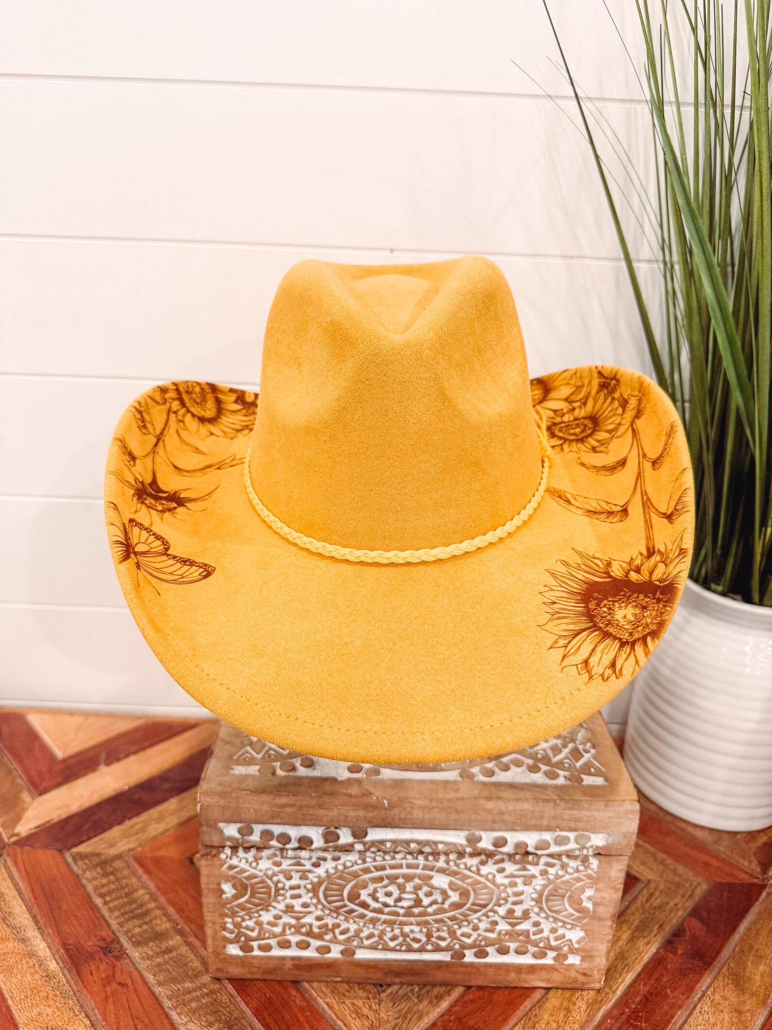Willie & Dolly Designs – wholesale Cowboyhatt - Dam – Graverad blommig hatt2