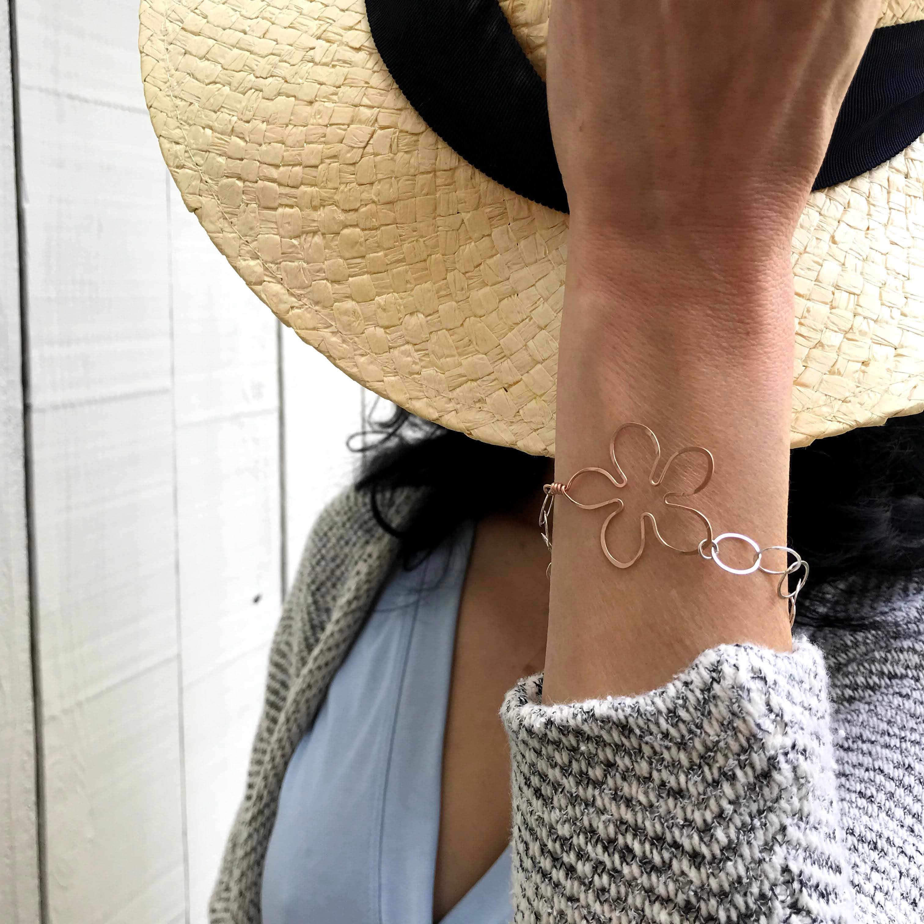 Beth Jewelry - Wholesale Charm/Dangle Bracelet - Flower Bracelet - Silver1