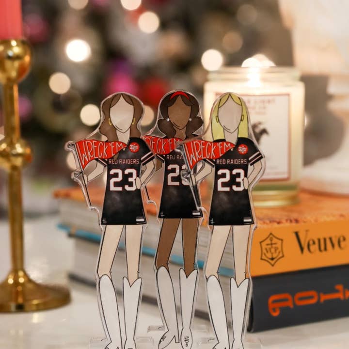 Tailgated Co. – Engroshandel Bordpynt – Texas Tech Piger Akrylhylde | College Kunstblok | Sovesalsværelse Dekoration | Kampdagshyldedekoration1