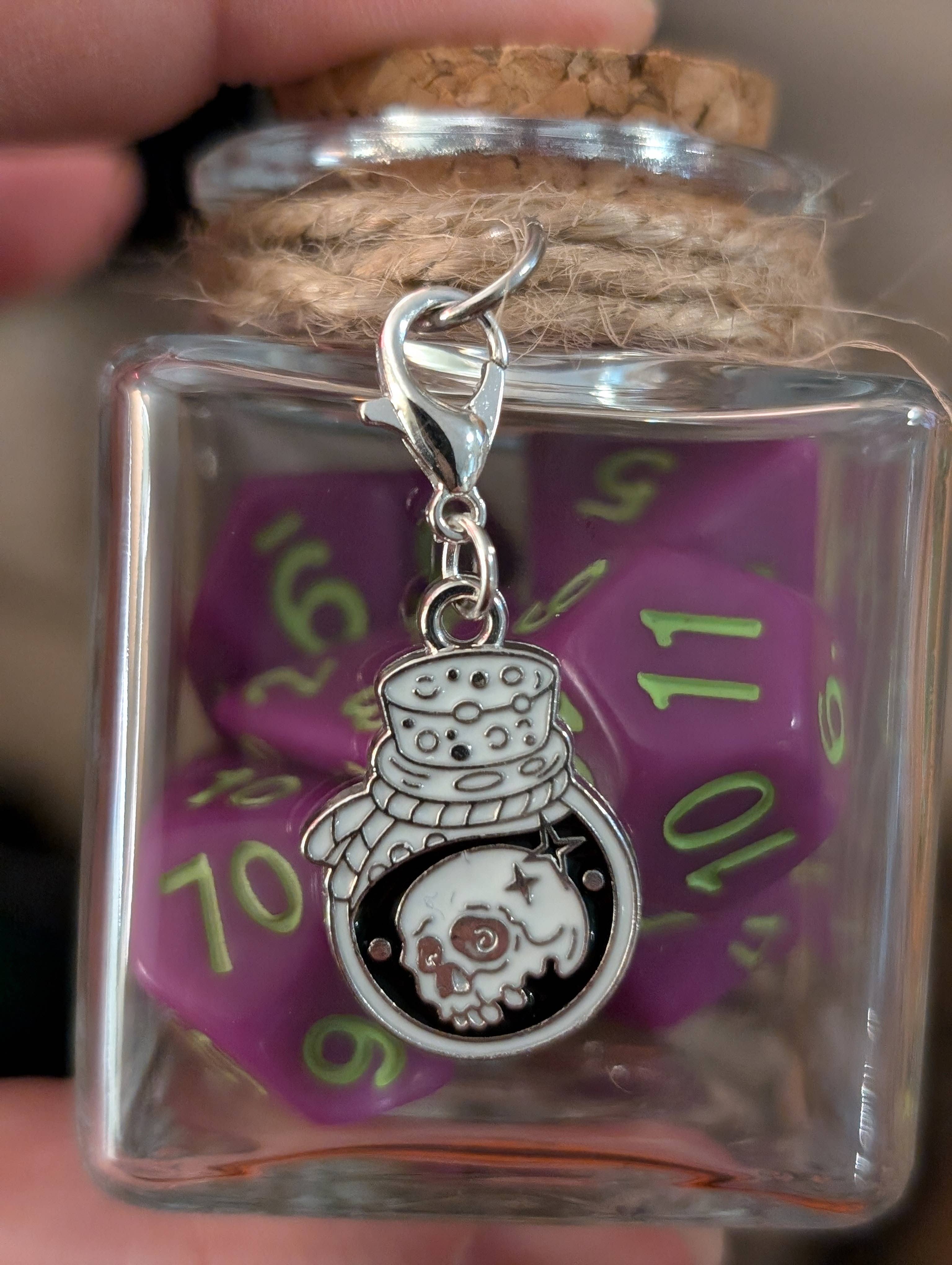 Con-Quest Crafts - Venta al por mayor Dado - Tarros de dados de hechizo con 7 dados D20 para TRPG23