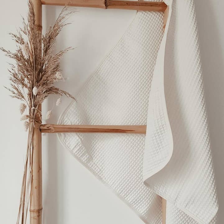 Les p'tites Merveilles de Bérénice - Wholesale Hooded Towel - Kids & Baby - “Louison” baby bath cape in organic cotton honeycomb sponge6