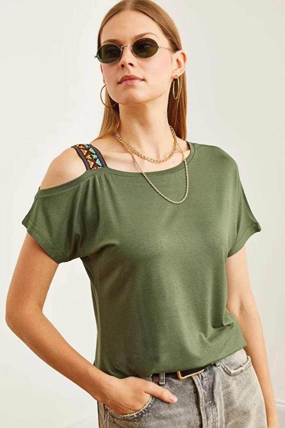 Hoxton Gal – wholesale Blouse – Women’s – One-Shoulder Ethnic-Trim Blouse1