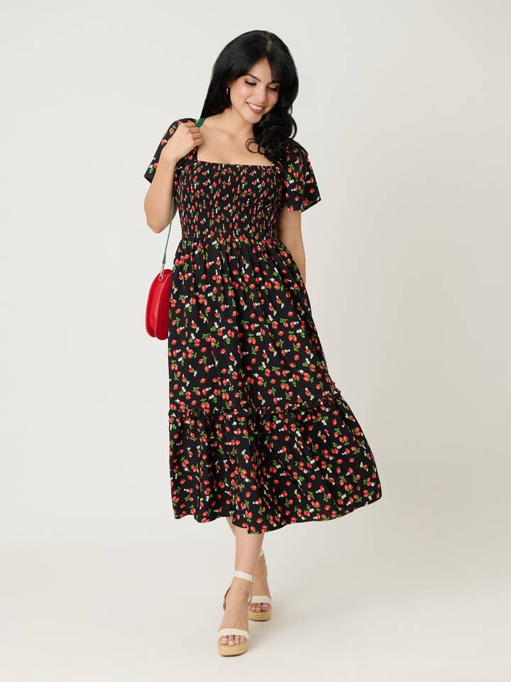 Unik vintage svart och jordgubbsmönstrad midiklänning med rynkad livstycke för wholesale av Unique Vintage