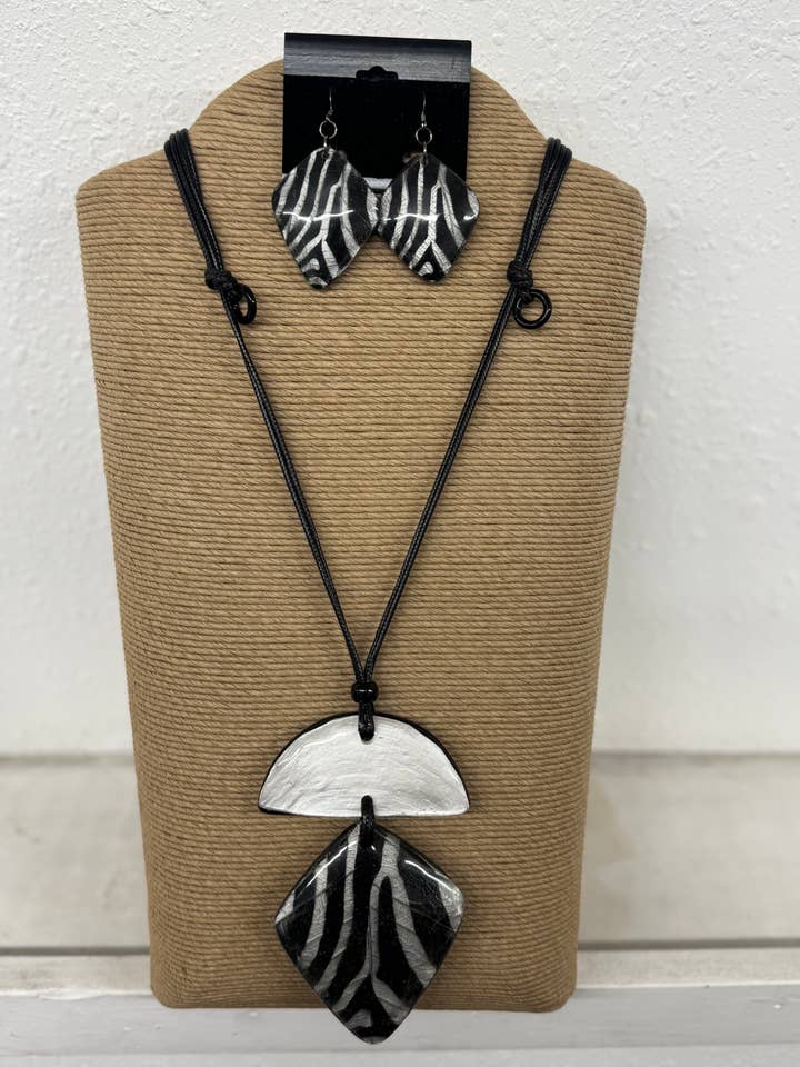 Cordoncino in cera nero regolabile a 4 fili con stampa animale zebrata per la vendita all'ingrosso da parte di International Duru's