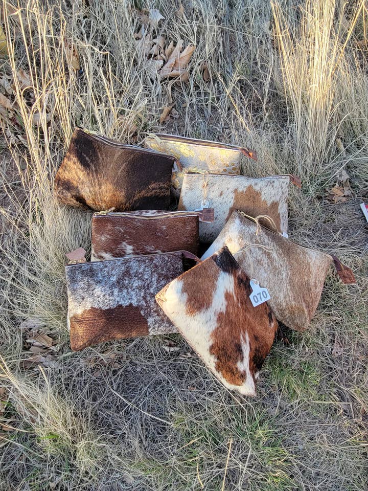 Trousse de maquillage en cuir de vache, Trousse de maquillage en cuir, Cadeau pour demoiselle d'honneur pour la vente par Western Faith Designs