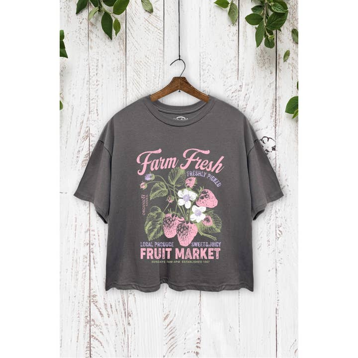 TC550-P7346 CAMISETA CORTA CUADRADA CON ESTAMPADO GRÁFICO FARM FRESH para venta al por mayor de VINTAGE POINT USA