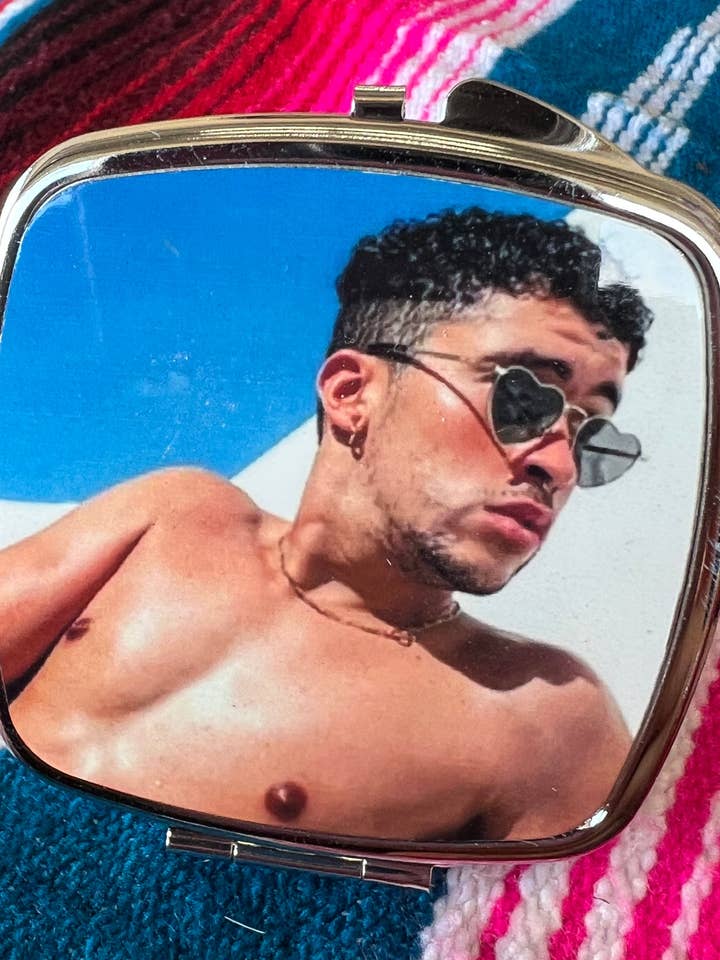 Miroir Compact Thirst Trap Bad Bunny pour la vente par Very That